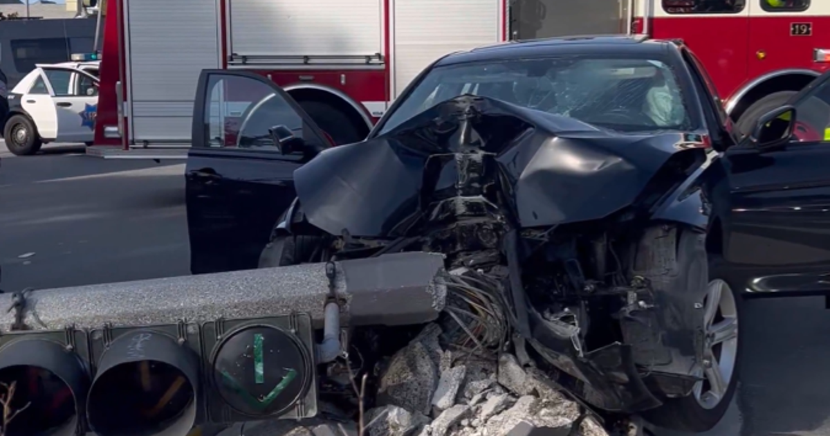 3 hospitalized after car crashes into light pole in San Francisco