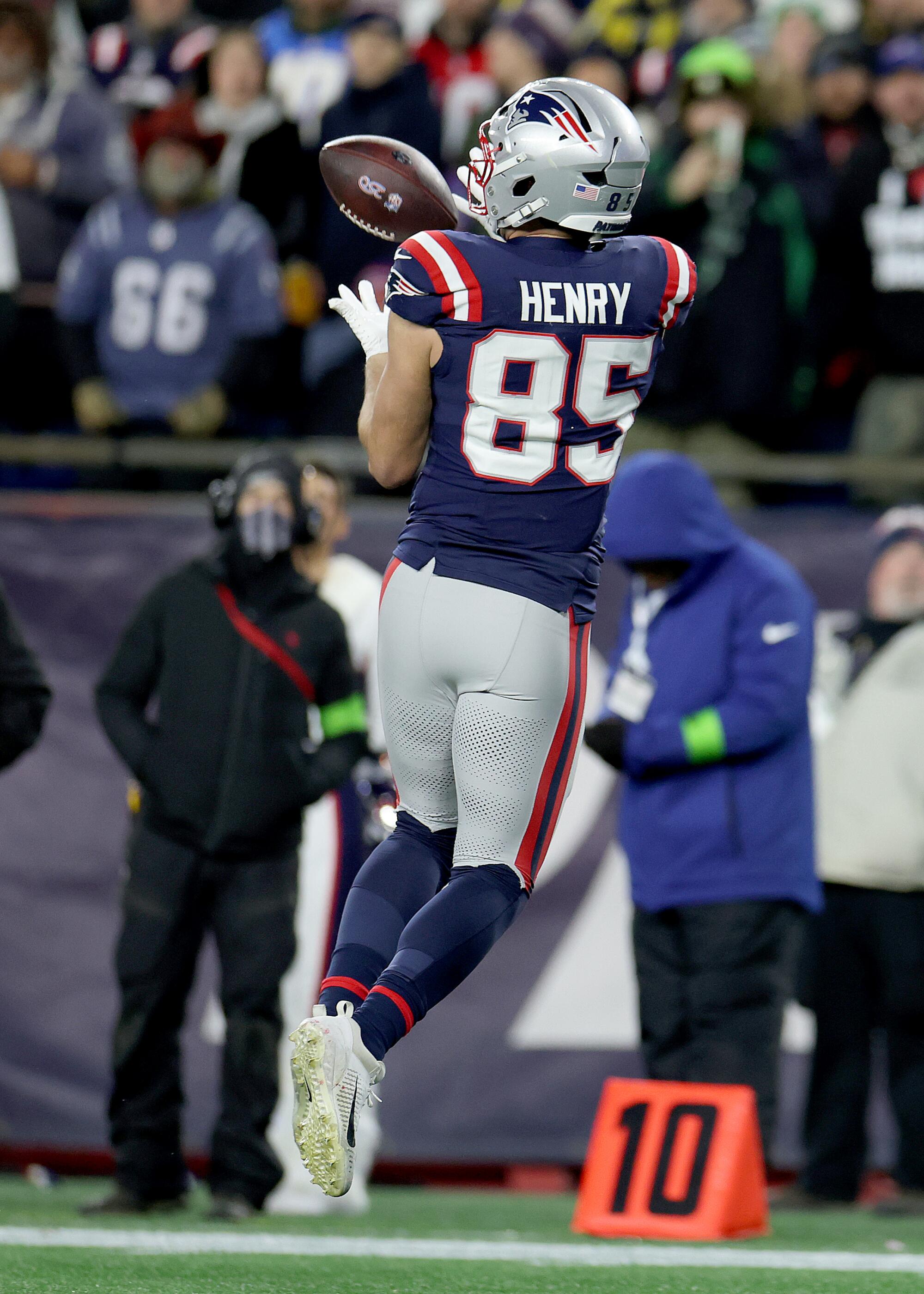 Former Chargers tight end Hunter Henry catches a touchdown pass in the fourth quarter for the Patriots.