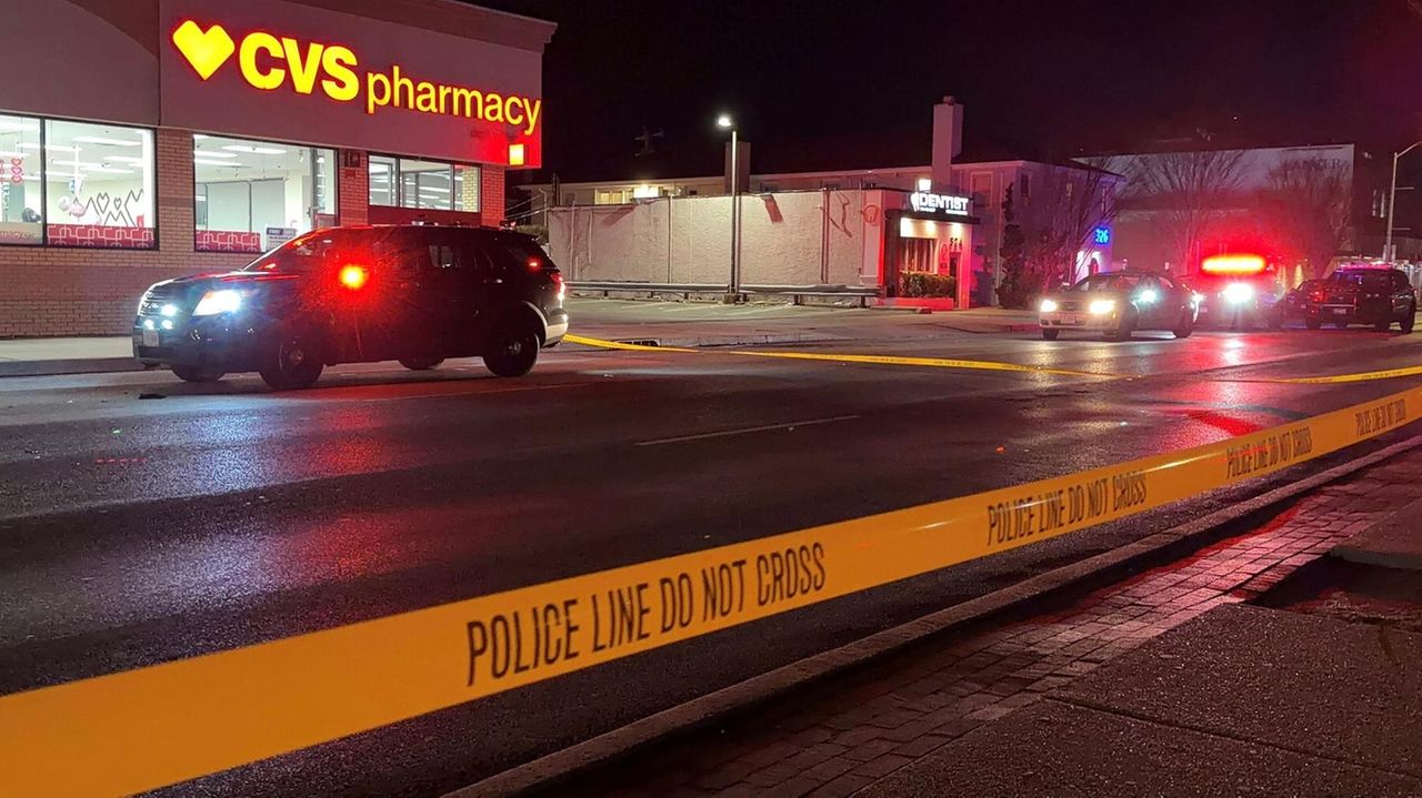 Police: Long Beach man killed crossing street