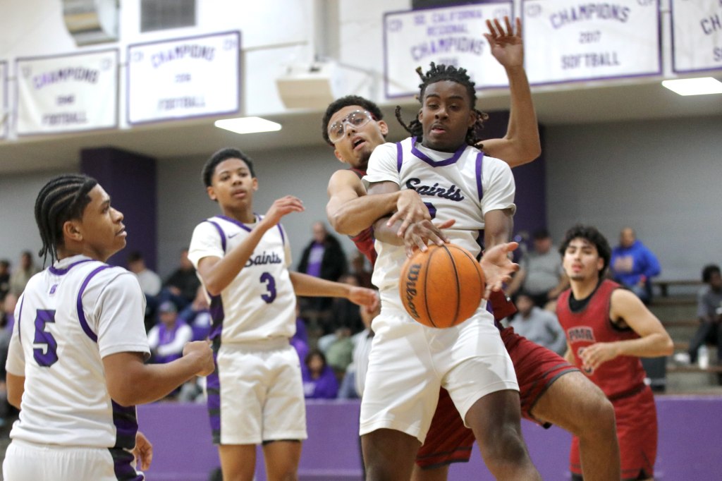 St. Anthony boys basketball holds off St. Pius in Del Rey League showdown – Press Telegram