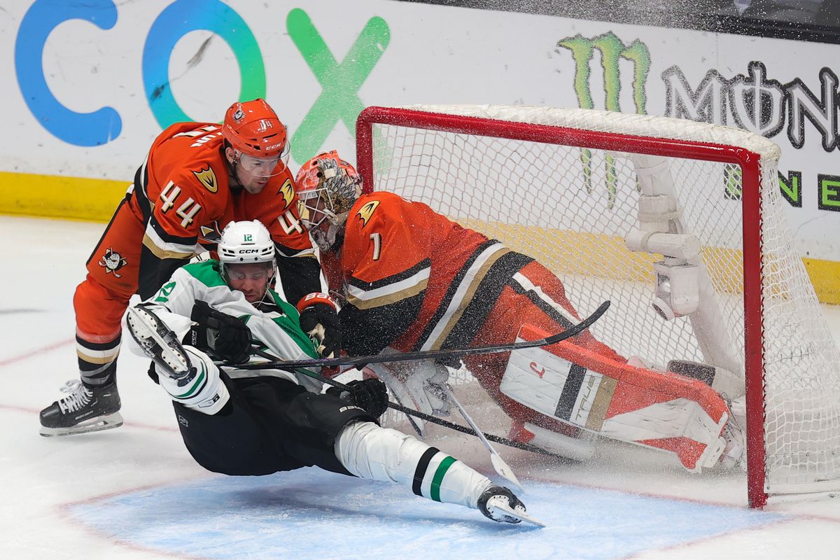 Dallas Stars center Radek Faksa (12) crashes in front of the net after a shot on goal during an NHL game against the Anaheim Ducks on January 13, 2026 in Anaheim, CA.