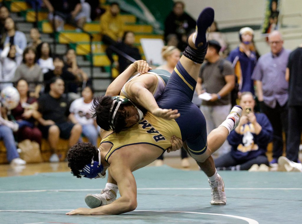 Long Beach Poly boys wrestling beats Millikan with thrilling finish – Press Telegram