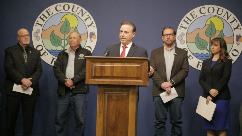 From left to right: Clovis Council Member Drew Bessinger, Fresno County Supervisor Buddy Mendes, Fresno County Supervisor Garry Bredefeld, Fresno County Supervisor Nathan Magsig, and Clovis Councilmember Diane Pierce at a Tuesday, Jan. 13, 2026, press conference. (GV Wire/Jahz Tello)