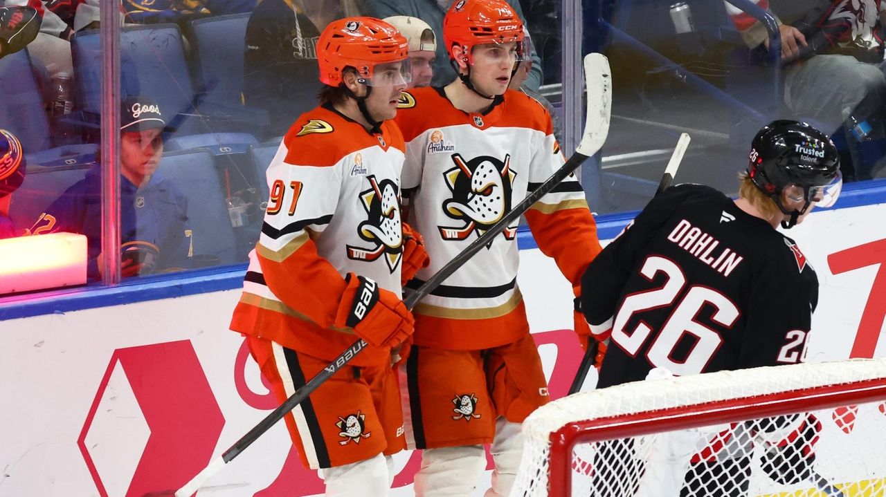 Ducks' Leo Carlsson out 3-5 weeks with thigh injury, threatening his OIympic availability for Sweden