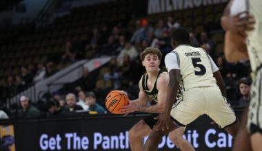 Oakland Set for Sunday Showdown at Green Bay