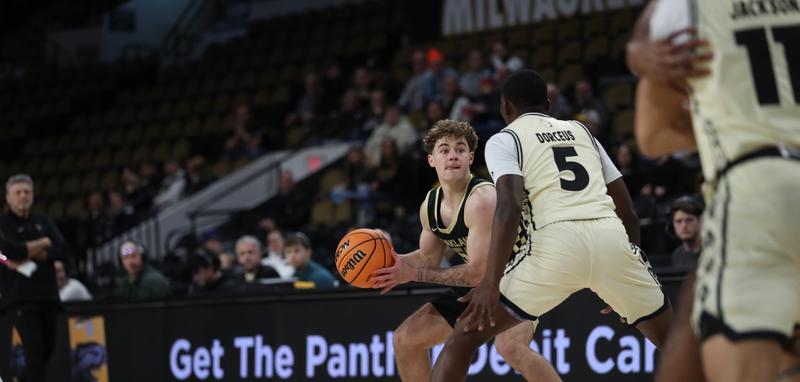 Oakland Set for Sunday Showdown at Green Bay