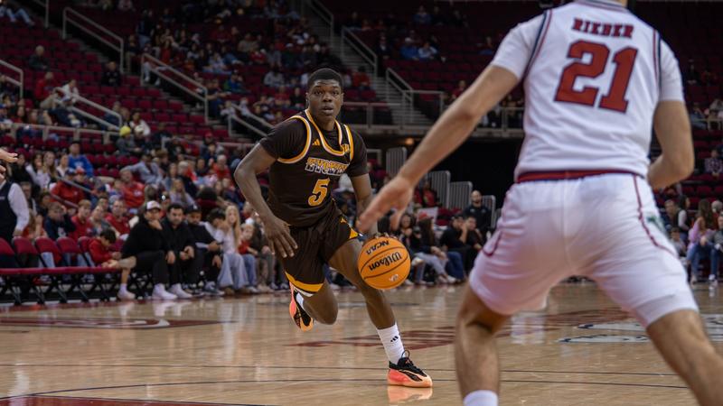 Cowboys Falter Late in 63-60 Road Loss at Fresno State