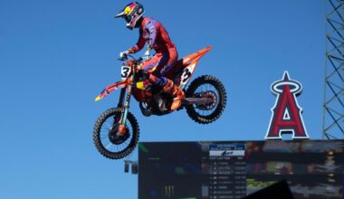 Eli Tomac wins second straight Supercross event at Snapdragon Stadium