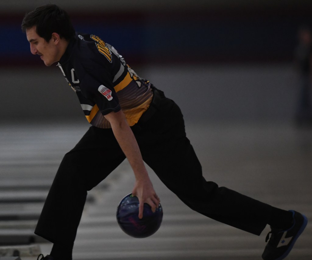 Walled Lake Central bests West Bloomfield for Oakland County boys bowling title – The Oakland Press