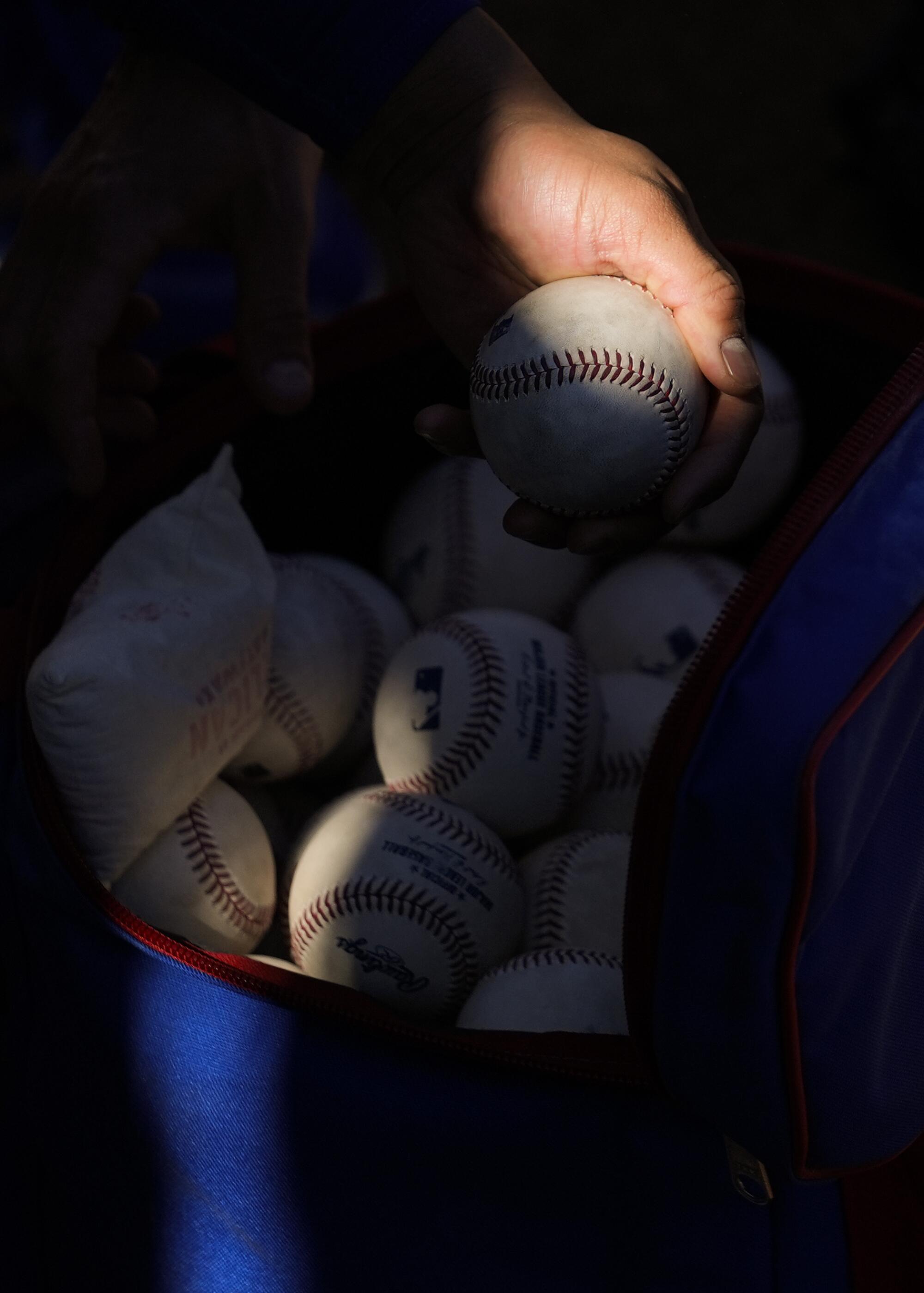 Chicago Cubs starting pitcher Shota Imanaga prepares to pitch in the bullpen
