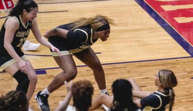 Women's Basketball Scores Second Straight Win in Electric Metro Series Victory