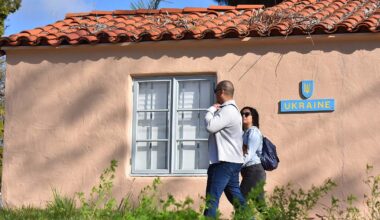 Warm start to week, then cooling trend with chance of rain