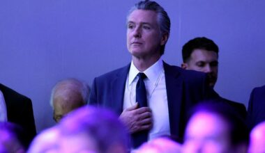 The National Desk dark theme brand icon