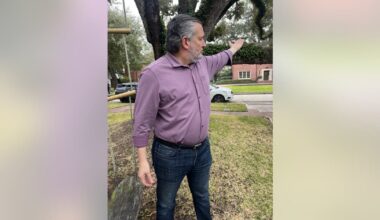 Ted Cruz returns from California before winter storm hits Texas