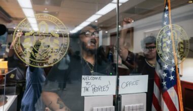 Activists barricade themselves inside Gloria's office, demand action on ICE