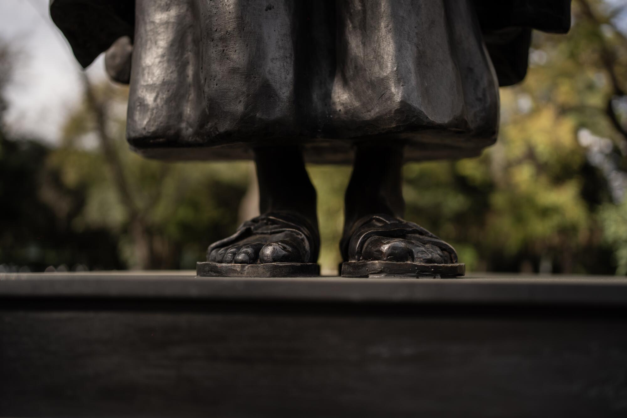 a view of the feet of a new statue of La Malinche