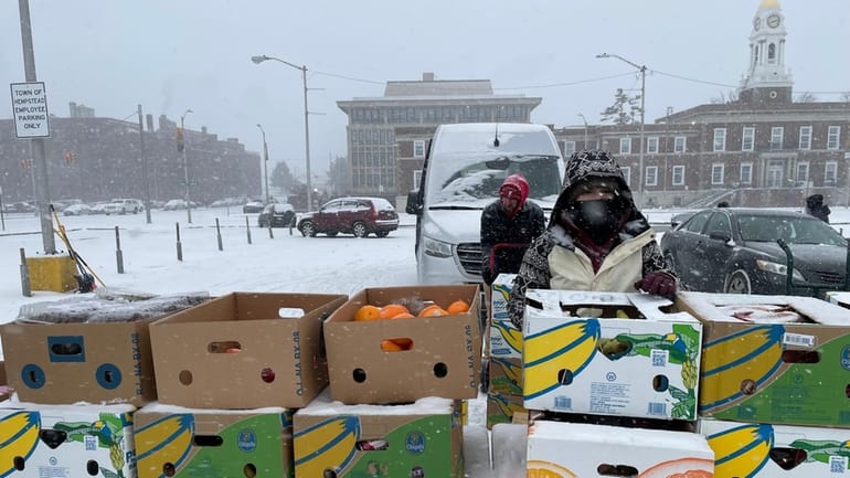Community Solidarity, a nonprofit organization that distributes fresh groceries to...