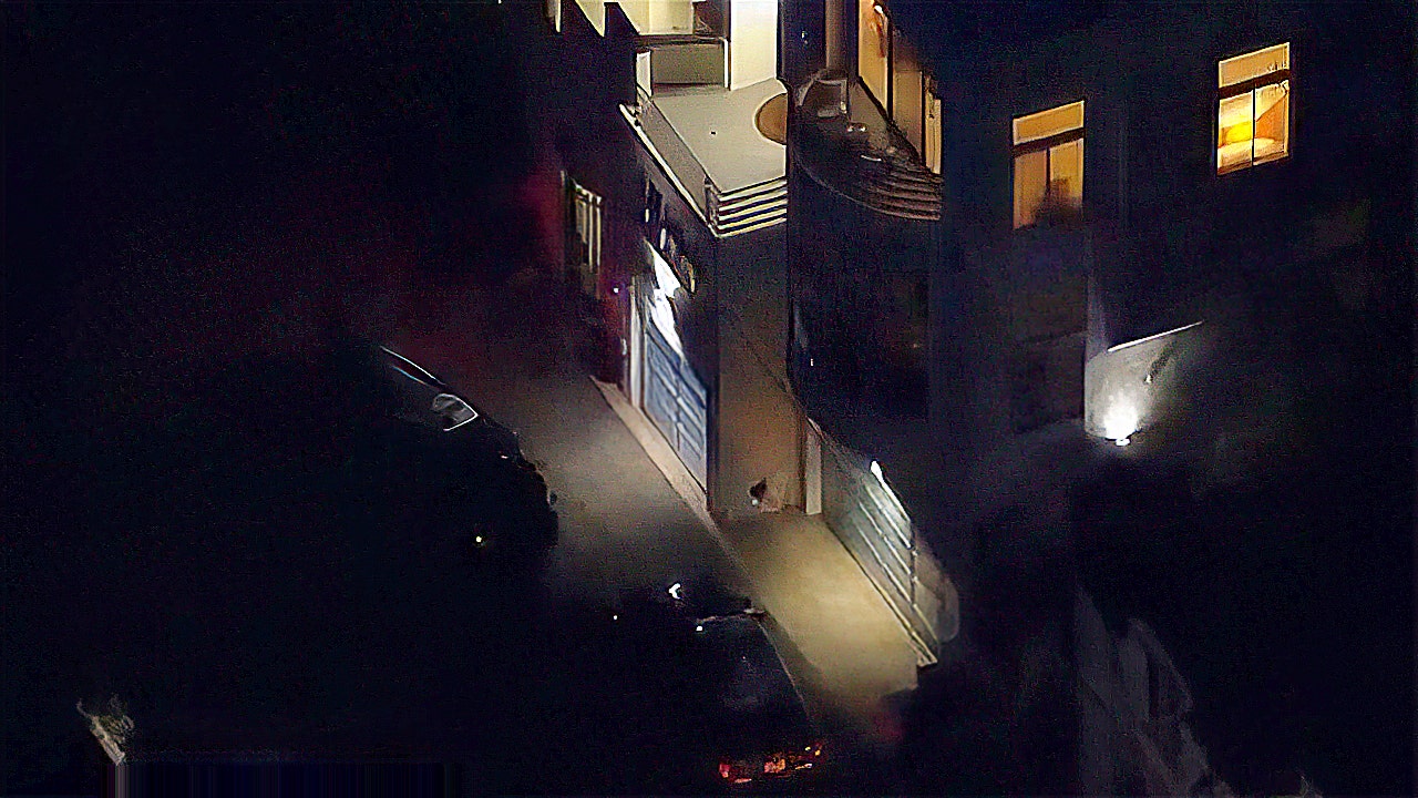 Los Angeles homeowner fires shots at burglary suspects in Studio City