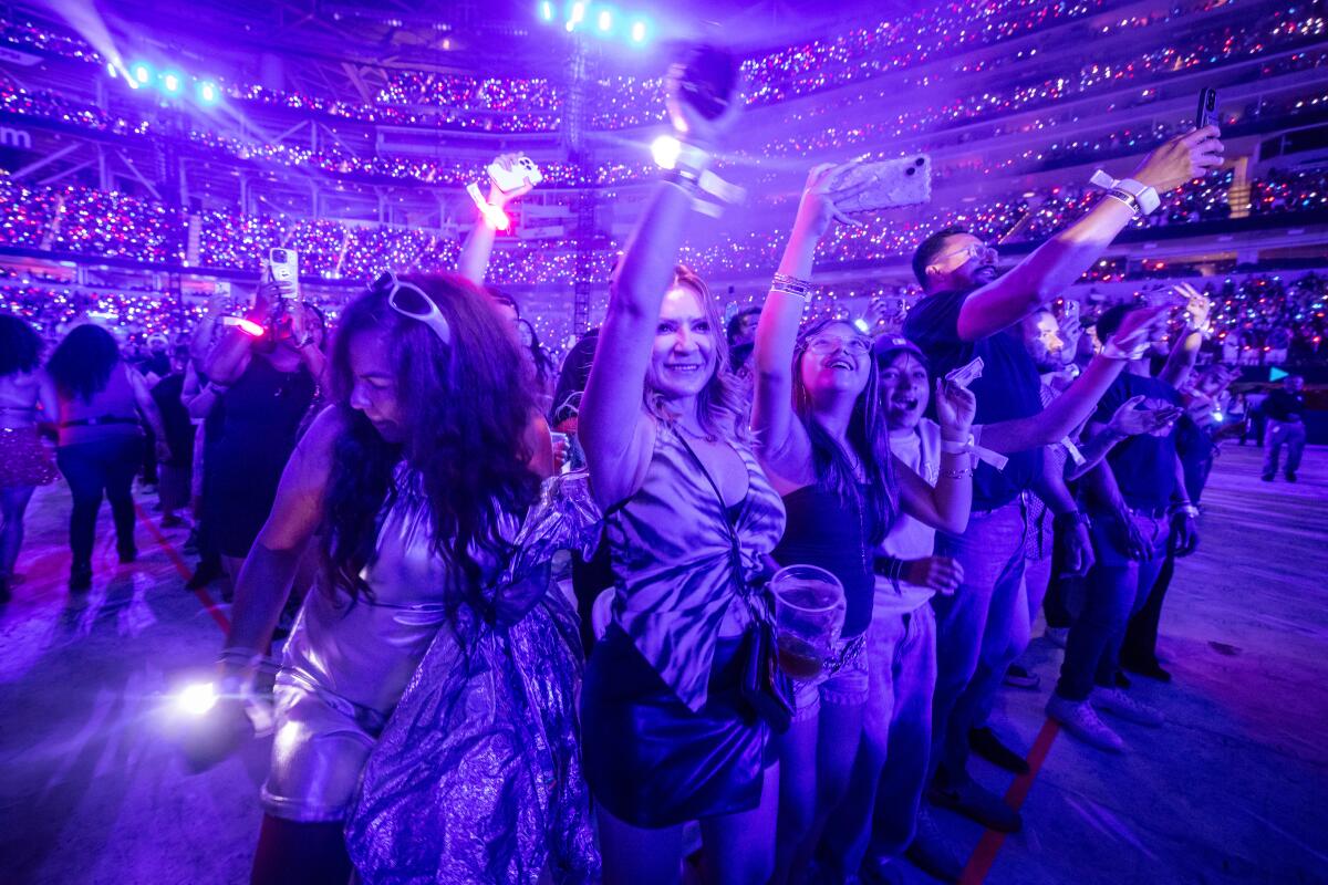 Thousands of fans enjoy Shakira's performance at SoFi Stadium