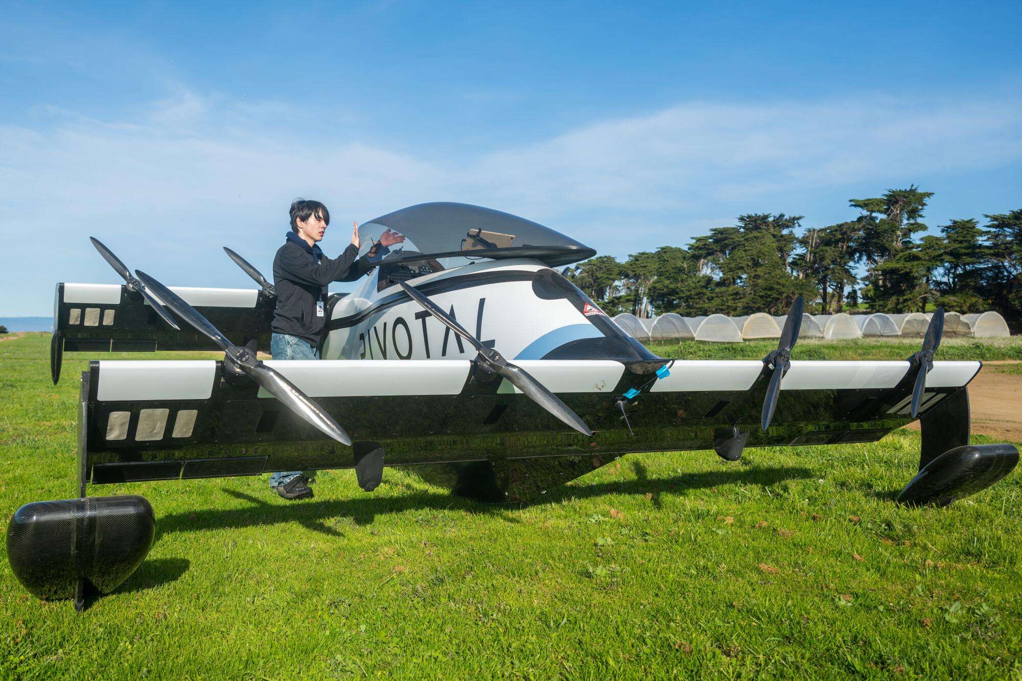 Pilot Aeddon Chipman readies the Pivotal BlackFly in Watsonville, Calif.