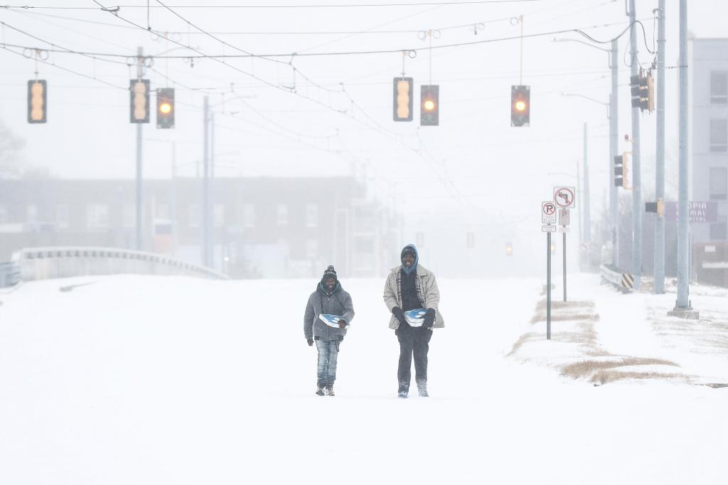 Tens of thousands enter 6th day without power as more is coming