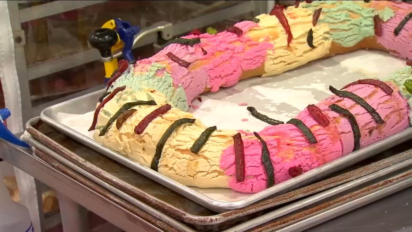 Valley families celebrate Three Kings Day with Rosca de Reyes