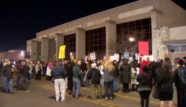 Protesters in Fresno demand justice after ICE agent fatally shoots woman in Minneapolis