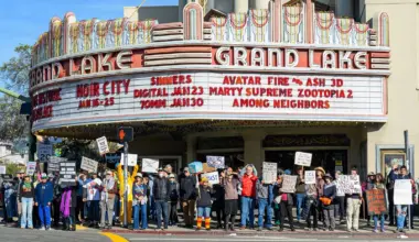 Oakland protests ICE raids and killing of Renee Good