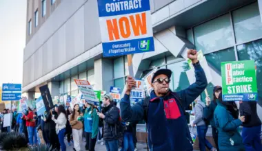 Thousands walk out in Kaiser strike