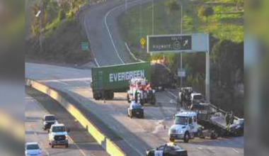 Westbound Highway 24 in Oakland closed due to big rig crash