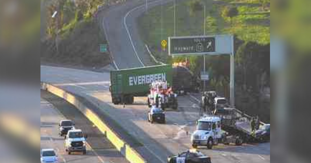Westbound Highway 24 in Oakland closed due to big rig crash