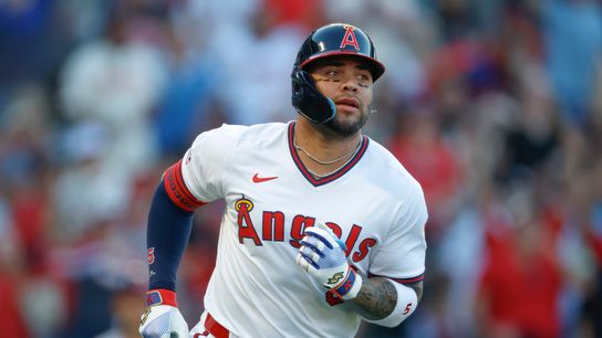 Angels bring back Yoán Moncada