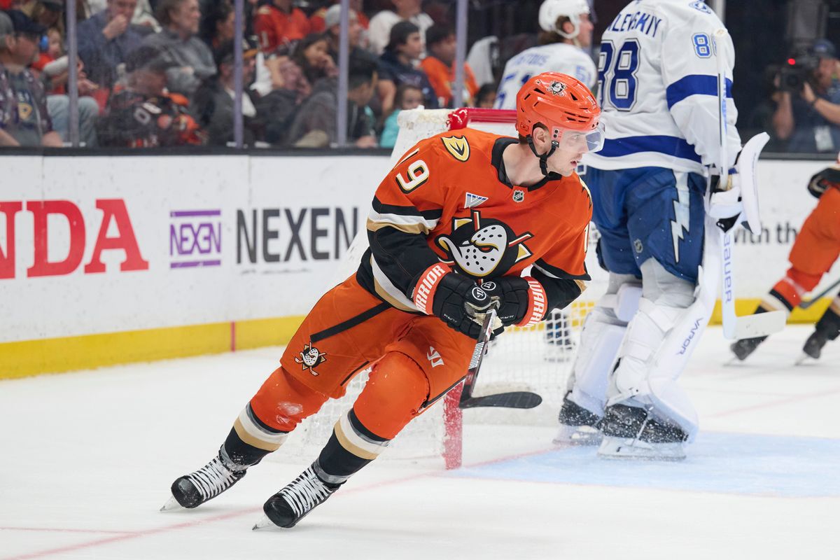 Anaheim Ducks right wing Troy Terry (19) looks for a pass against the lightning at the Honda Center on December 31,2025 in Anaheim, California.