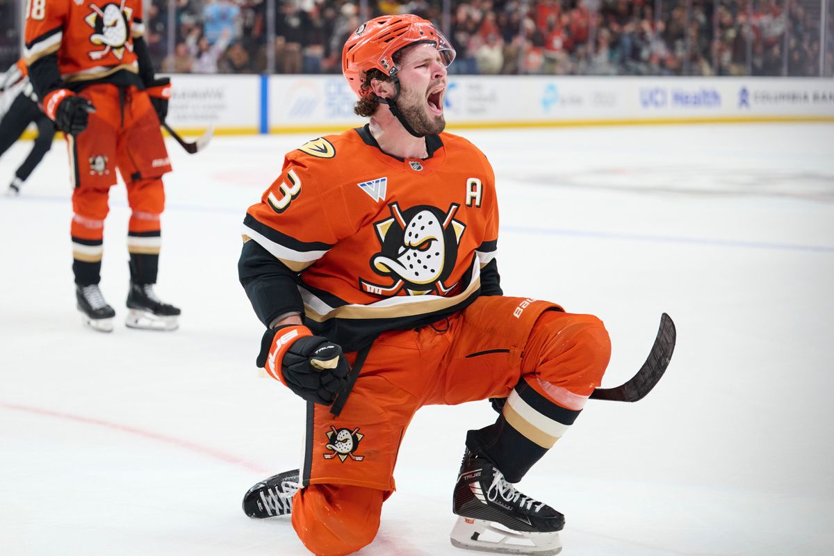 Anaheim Ducks center Mason McTavish (23) celebrates a goal against the Lightning at the Honda Center on December 31,2025 in Anaheim, California.