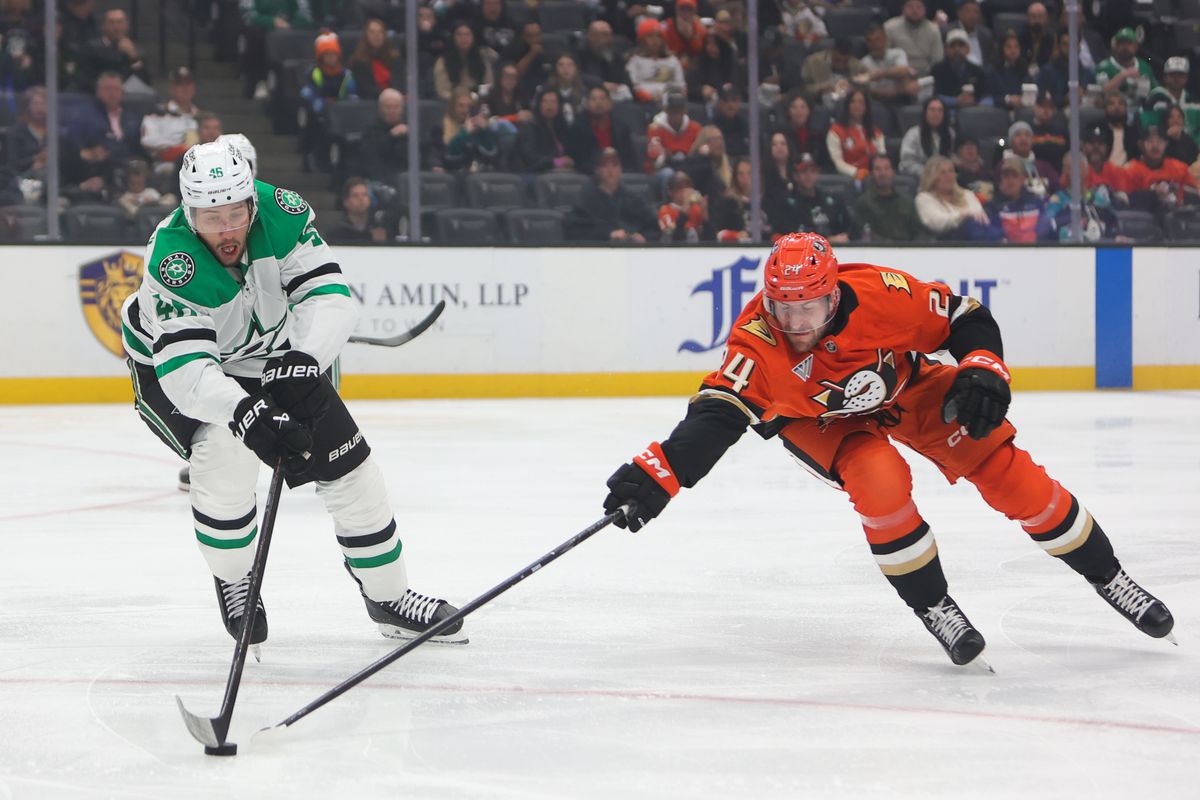 Anaheim Ducks center Jansen Harkins (24) battles for the puck during an NHL game against the Dallas Stars on January 13, 2026 in Anaheim, CA.