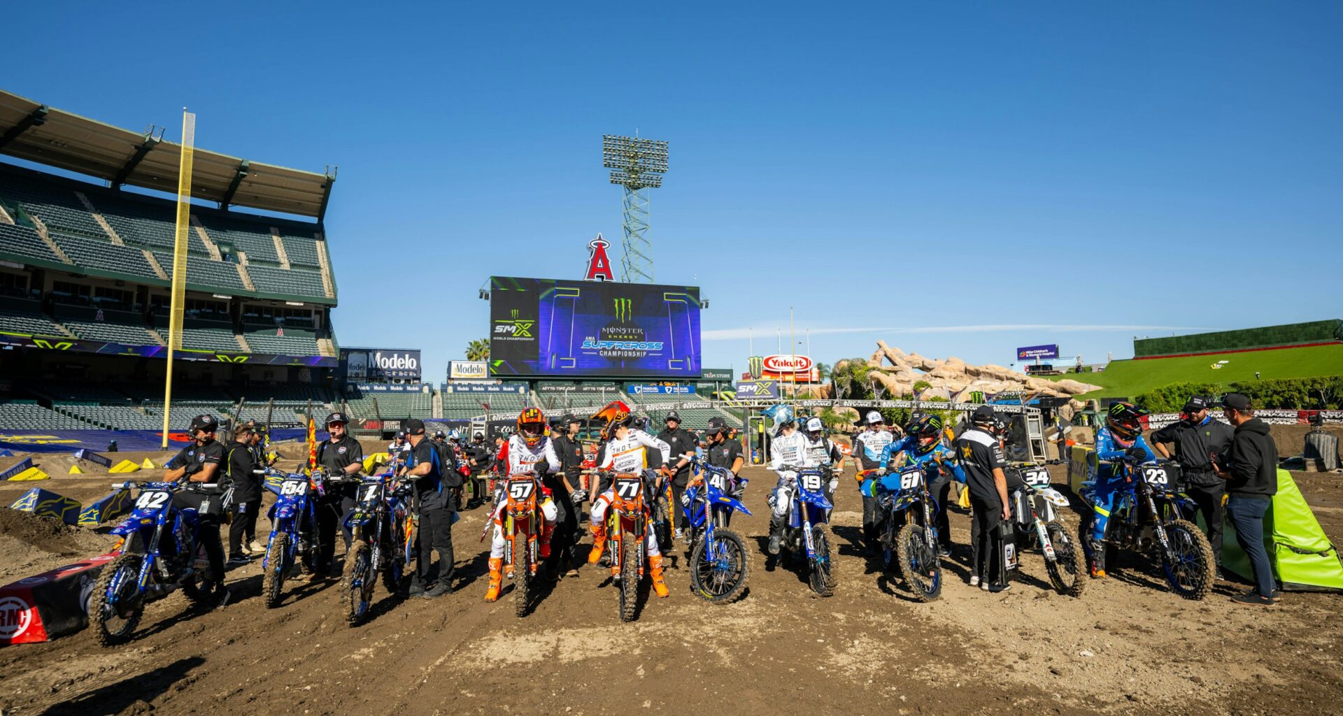 Video: 2026 Anaheim 1 Supercross Press Day Interviews and Raw Riding Footage