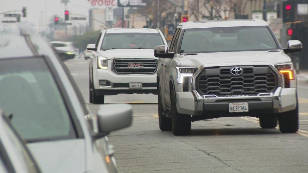 California Highway Patrol increases patrols amid record rainfall and New Year's Eve (KBAK){p}{/p}