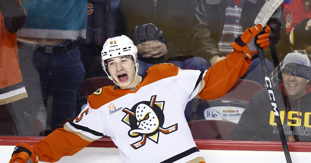 Sennecke nets hat trick in first NHL game in Canada as Ducks edge Flames 4-3 in OT
