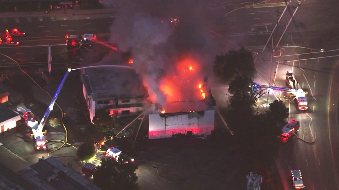 Raw Video: Vacant structure burns in San Jose 
