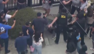 California Senate passes bill that would allow federal agents to be sued