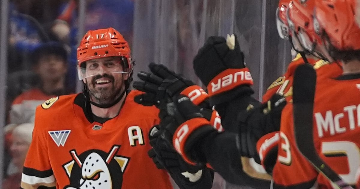 Anaheim Ducks hold off New York Rangers for fourth straight win following nine-game losing streak