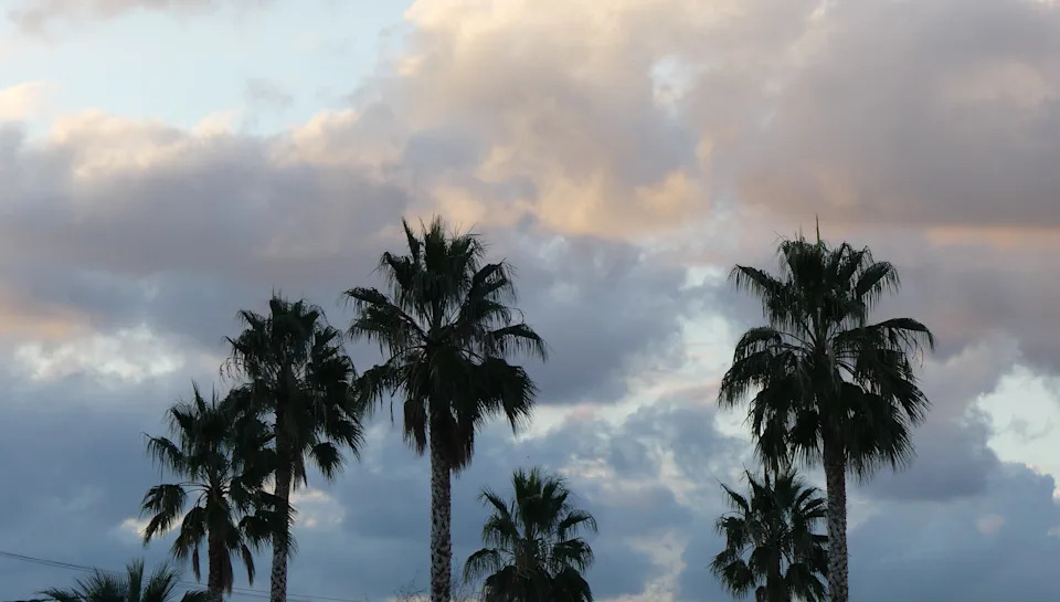 Rain should move into Southern California from Thursday into the weekend, but weather experts say don’t expect flooding and washed-out roads.