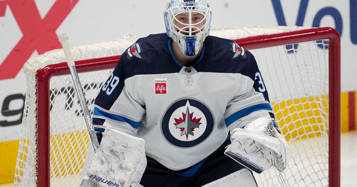 Sharks acquire goaltender Laurent Brossoit in a trade with the Blackhawks | Associated Press
