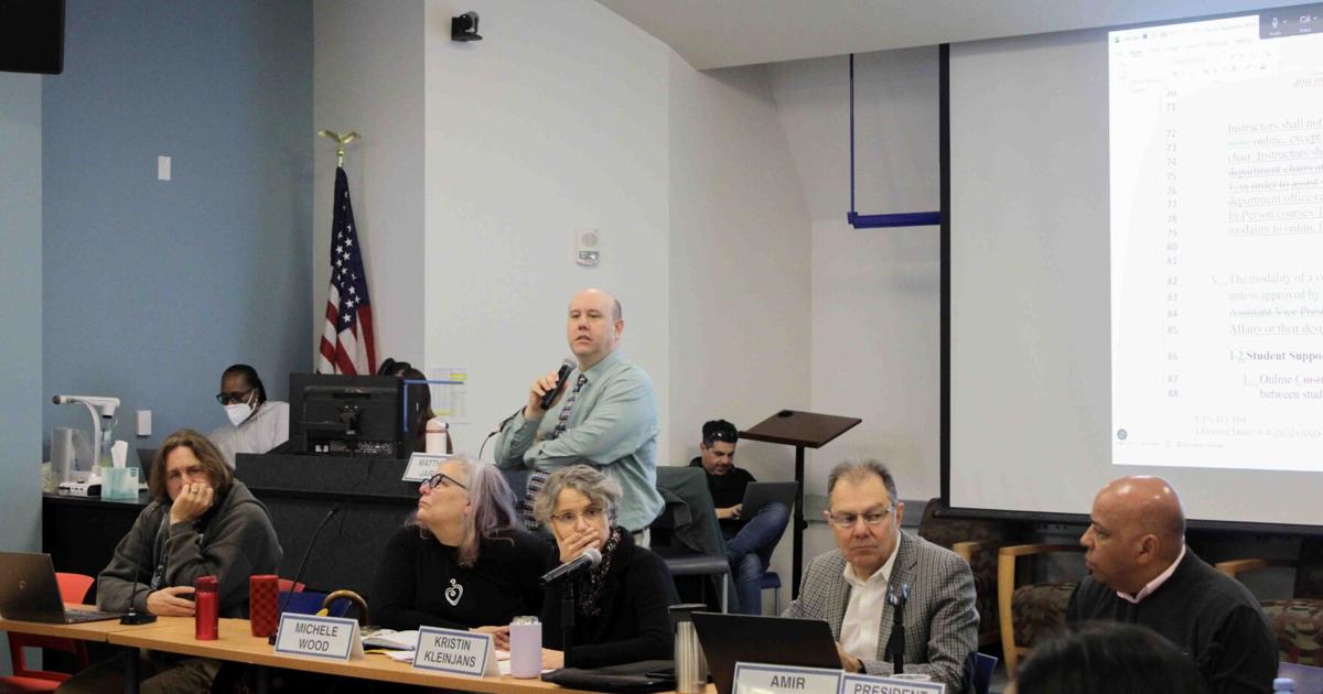 Academic Senate discusses changes to online instruction policy | News