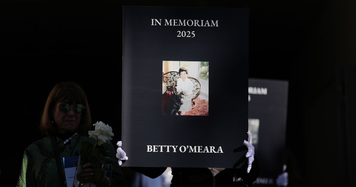 Mourners mark a year since Los Angeles wildfires, in photos :: WRAL.com