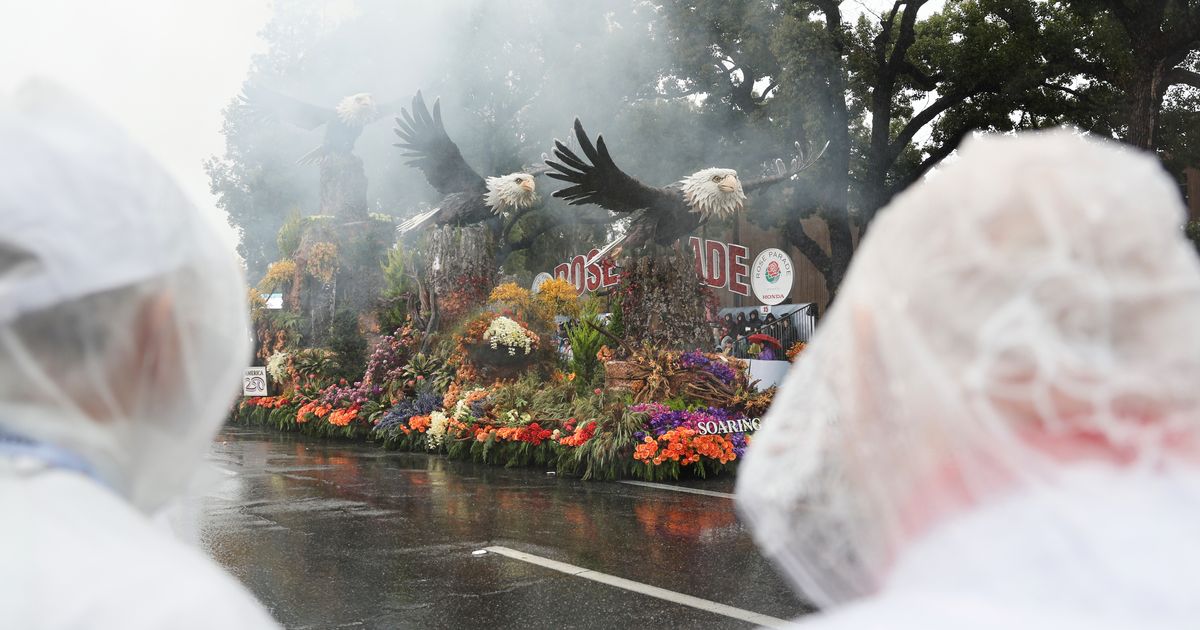 Rain soaks Rose Parade in California and snow squalls hit Midwest and Northeast on first day of 2026 :: WRAL.com
