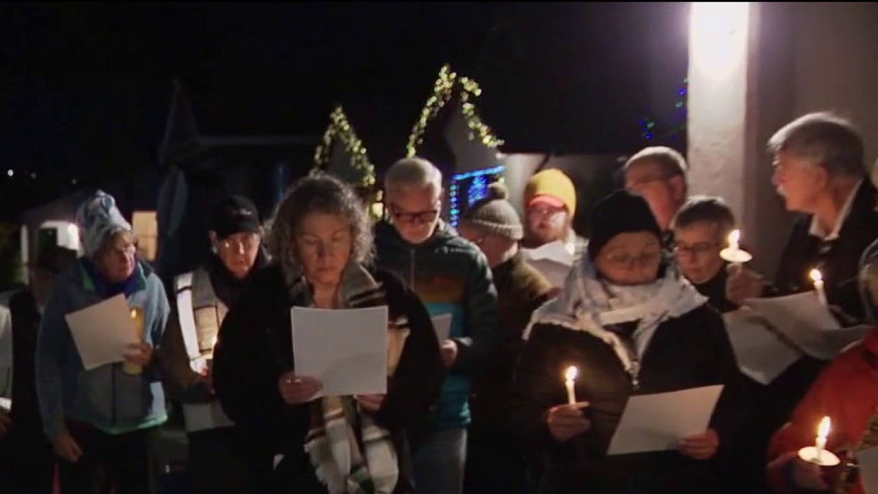 Oakland vigil for Minneapolis woman killed by ICE agent