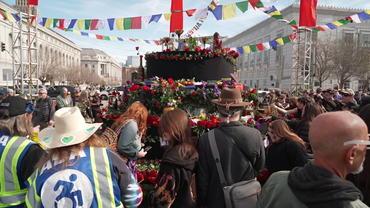 Deadheads, musicians gather to remember Grateful Dead co-founder Bob Weir