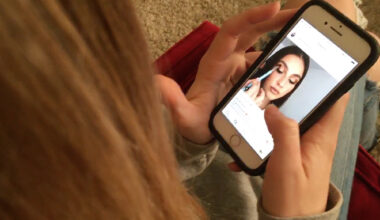 Study finds teens spend over an hour on smartphones during schools • The Mendocino Voice