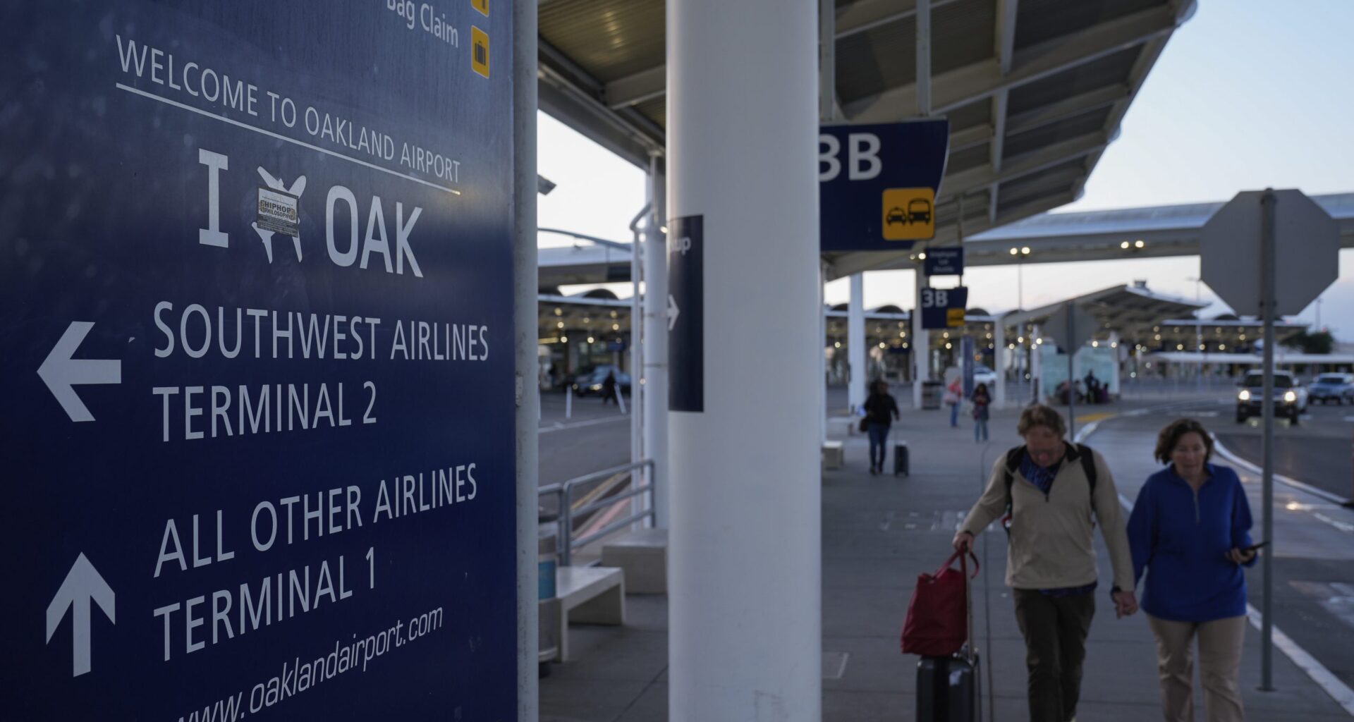 Holiday travel at Oakland airport saw a big dip